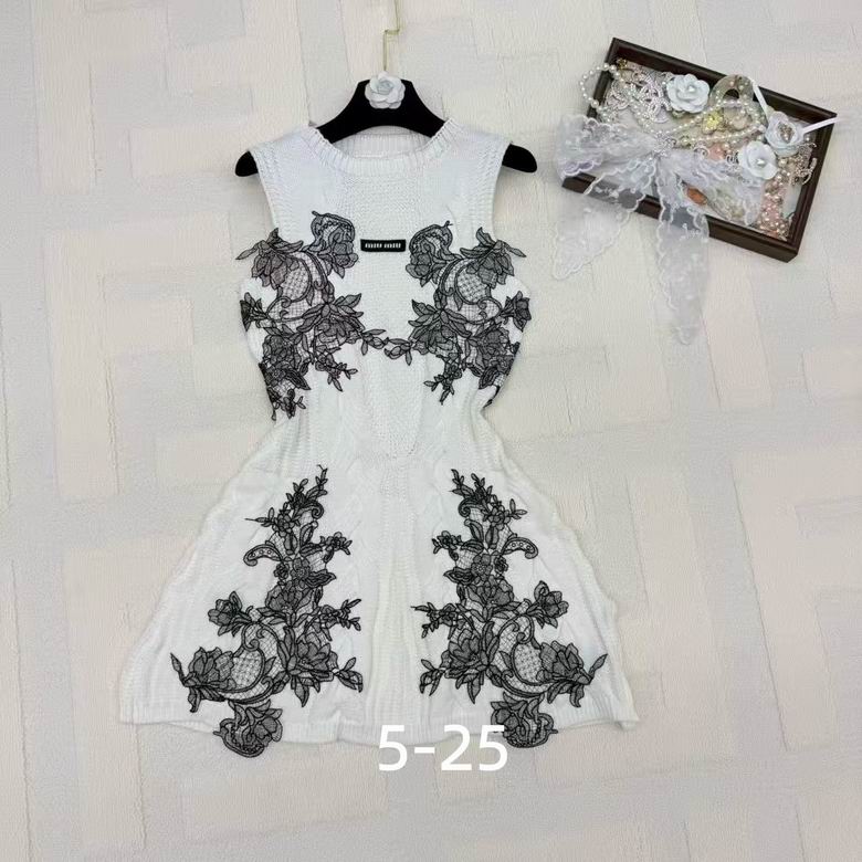 MiuMiu S-XL 85