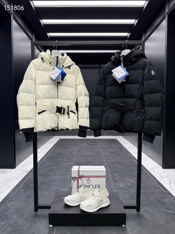 Moncler sz0-3 26yr306